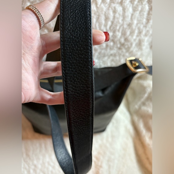 Coach Val Duffle Black Leather Shoulder Bag - Picture 4 of 16